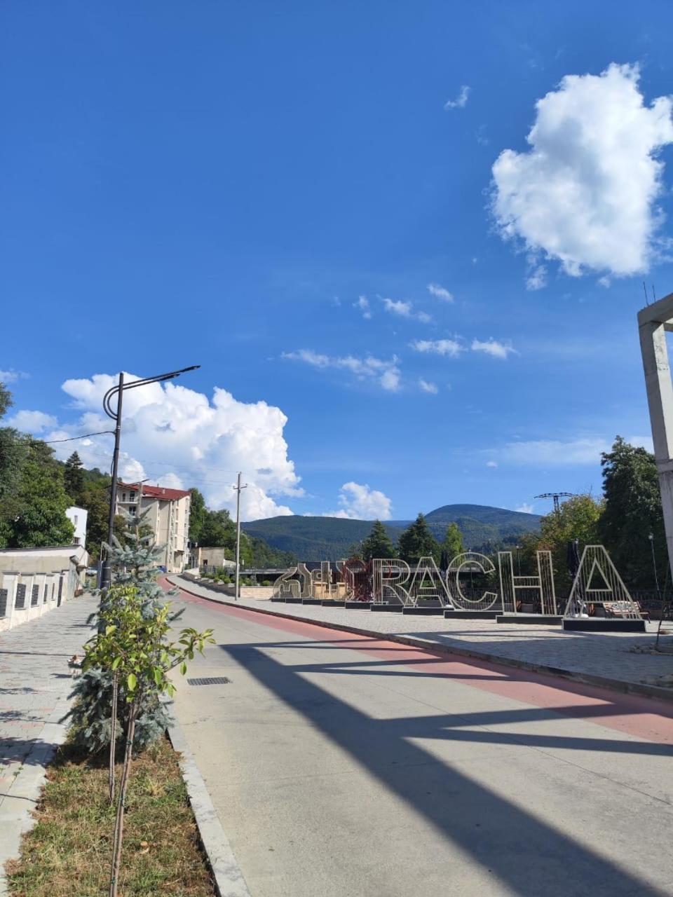 安布罗劳里 Chveni Ezo酒店 外观 照片